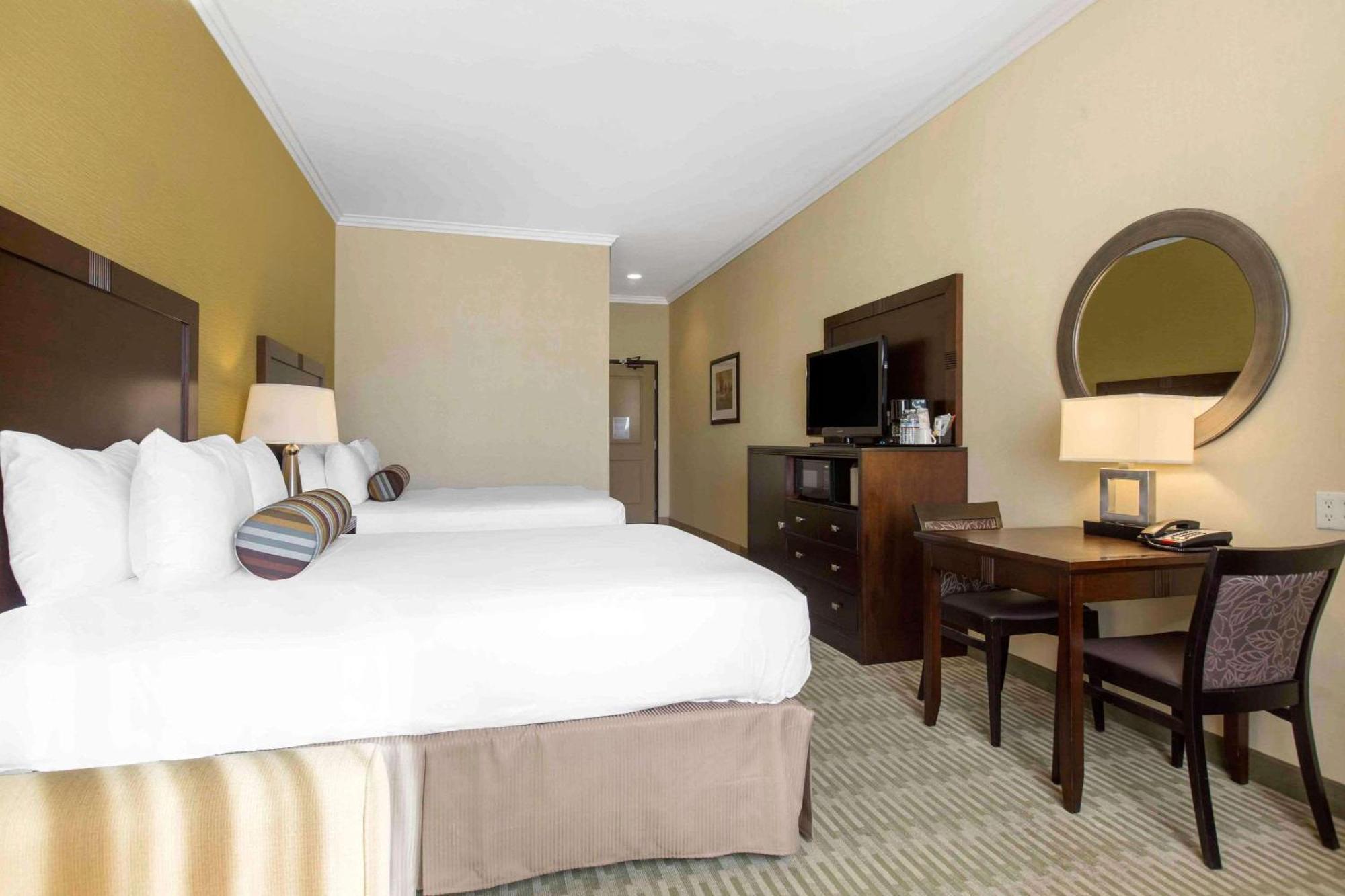 Queen Room Two Queen Beds Non-Smoking