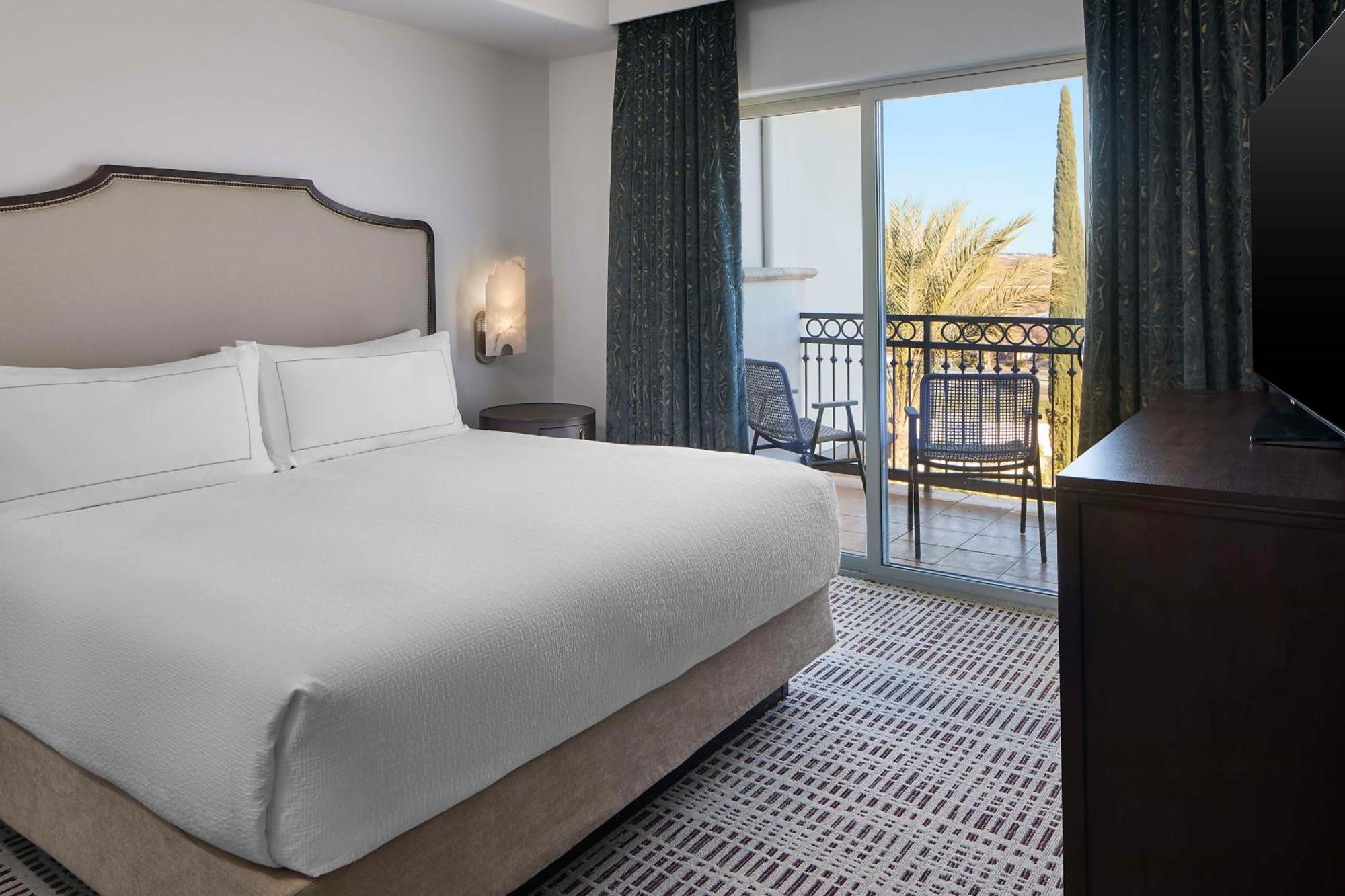 One-Bedroom King Suite with Sofa Bed - Balcony,1651181356:JPEG