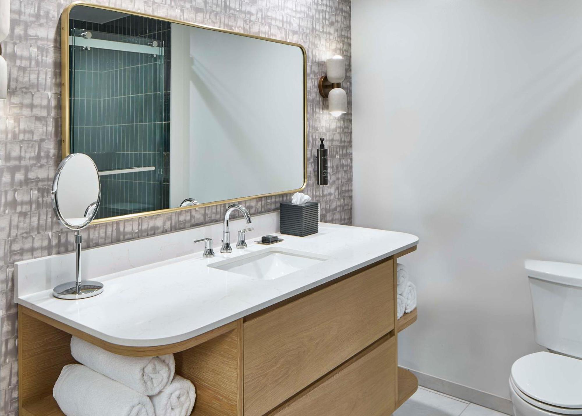 King Room,1651181350:JPEG