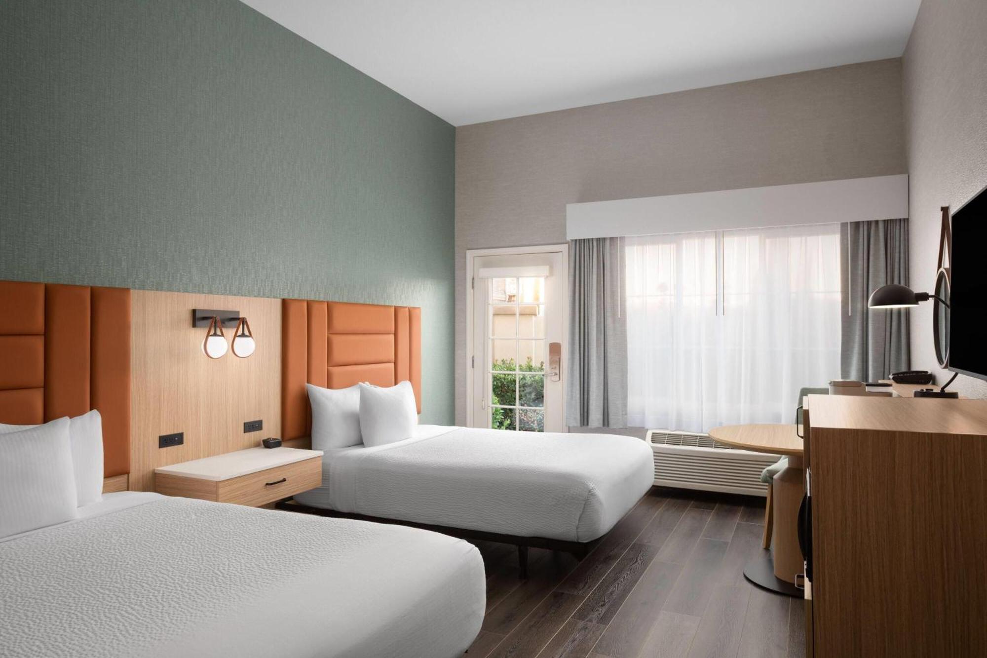 Queen Room Two Queen Beds Mobility or Hearing Access Non-Smoking