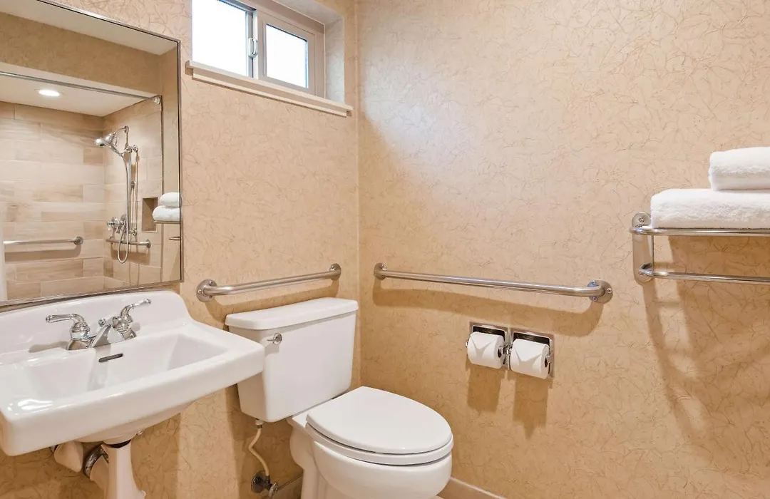Best Western Plus Black Oak-1