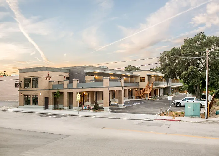 Paso Robles HotelsSiri Downtown -