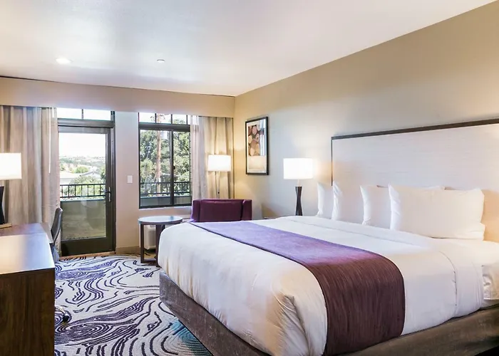Paso Robles HotelsSiri Downtown -